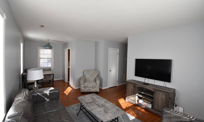Locust Grove House | 3 Bedroom, 1 Bath, Full Kitchen with Laundry,
