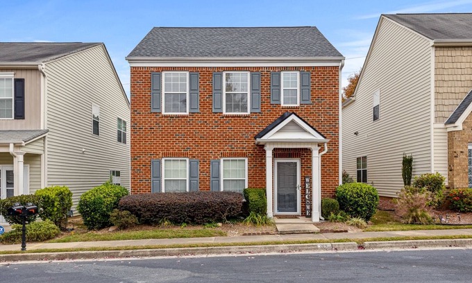 Southwestern House | 3-bedroom 2.5-bathroom house in Atlanta w/Office space and High-Speed Wifi.