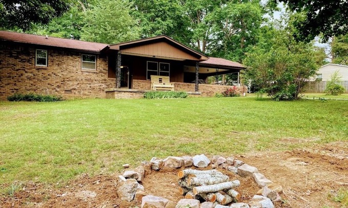 Dickson Other | 3 bedroom 2 bath ranch style house on 5 acres.