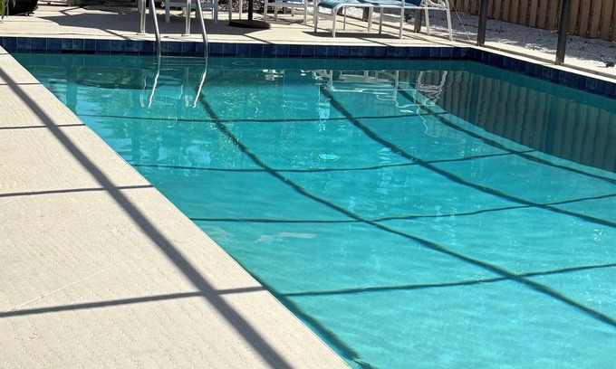 Gulf Gate Woods House | 3 Bedroom 2 Full Bath House near Siesta Key Beach