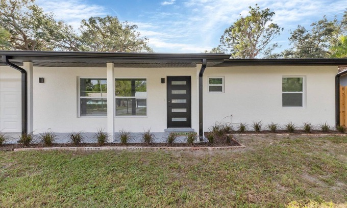 Alta Vista House | 3-bedroom, 3 bath house w/POOL in fabulous Sarasota with AC, WiFi