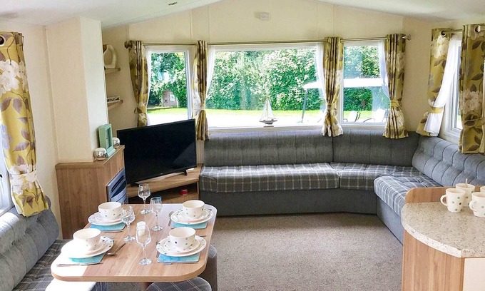 Colchester House | 3 bedroom accommodation in Mersea Island, Colchester