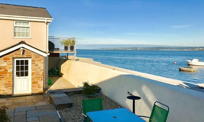 Llanrhidian Higher Cottage | 3 bedroom accommodation in Penclawdd, near Swansea