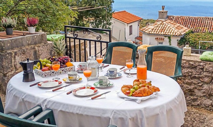 Cres House | 3 bedroom amazing home in Dragozetici