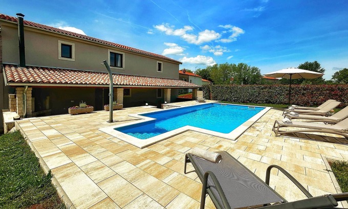 Katun House | 3 bedroom awesome home in Katun