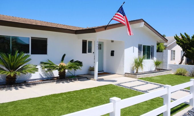 Bay Ho House | 3-bedroom Beach style Bungalow in sunny San Diego!