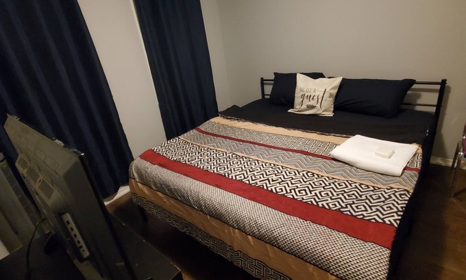 Brampton West House | 3 bedroom Beautiful House 18 minutes to YYZ airport.