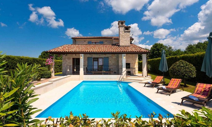 Brecevici House | 3 bedroom beautiful home in Tinjan