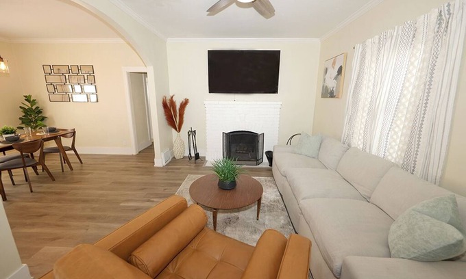 Downtown Sacramento House | 3-bedroom bungalow in lovely downtown Sacramento with WiFi, AC. Fenced backyard