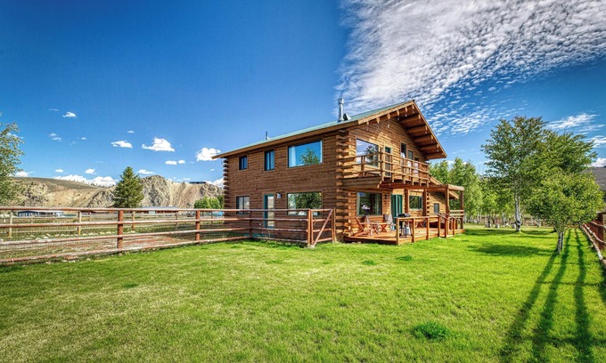 Stanley Cabin | 3-bedroom cabin in fantastic Stanley with WiFi