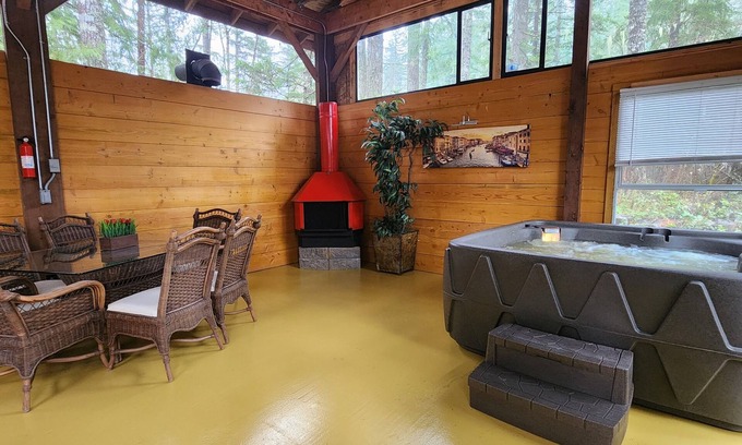 Ashford Cabin | 3-bedroom cabin in wonderful Ashford with WiFi