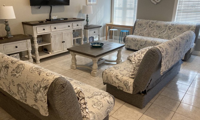 Cape May - Wildwood Condo | 3 BEDROOM CONDO - HEATED POOL - 1.5 BLOCKS TO BEACH & BOARDWALK