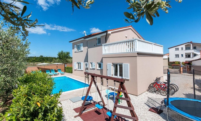 Loborika House | 3 bedroom cozy home in Loborika