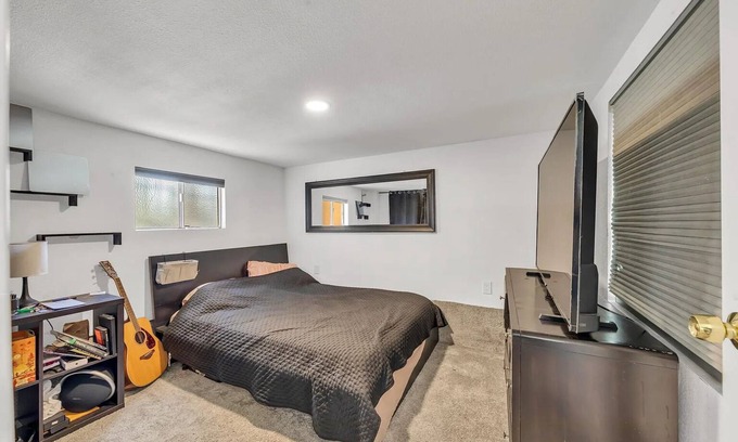 Land Park House | 3 bedroom duplex unit walking distance from Downtown