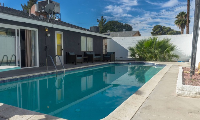 Paradise House | 3 bedroom entire home near local casinos