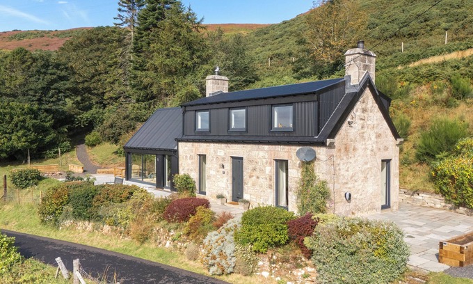 Helmsdale House | 3-bedroom, fully furnished and newly refurbished house, with panoramic views over the Moray Firth.