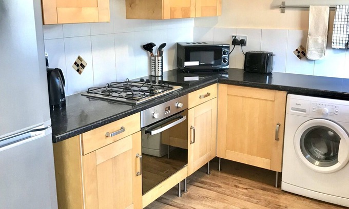 Castle Donington House | 3 Bedroom Home With Driveway Parking