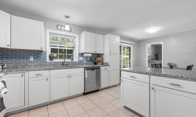 Newberry House | 3 Bedroom Home: Close to Springs, Champion's Park, Gatorback and Gainesville/UF