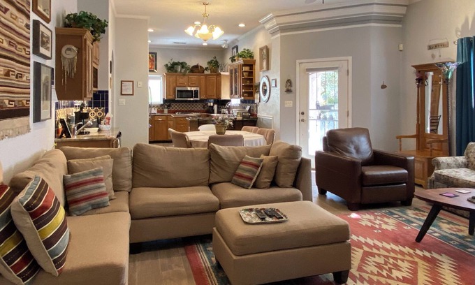 Mesilla Park House | 3-bedroom home close to New Mexico State University and the Convention center.