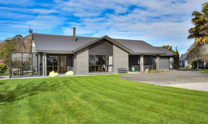 Gisborne House | ⭐3 bedroom home ⭐ Lifestyle property close to CBD ⭐