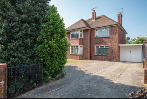 Worthing House | 3-Bedroom Home Pet Friendly