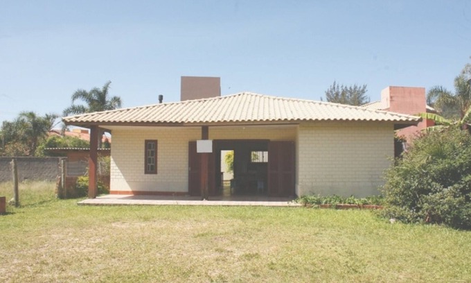 Garopaba House | 3 bedroom house for up to 8 people 50m from the beach.