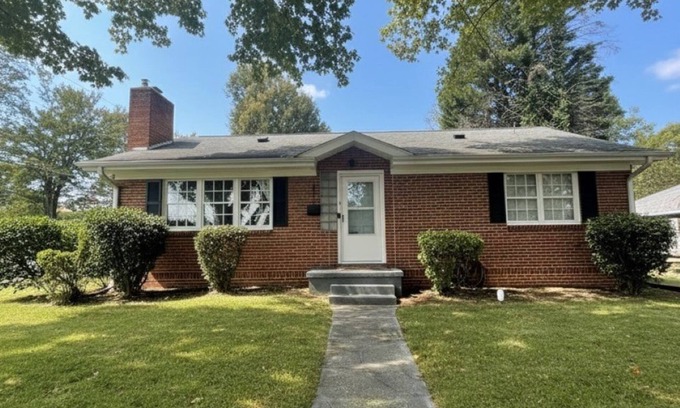 Winston - Salem House | 3-bedroom house in the popular Ardmore neighborhood. Pets welcome!