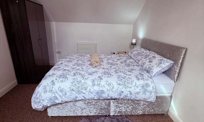 Wigan House | 3-bedroom house in awesome Wigan with WiFi