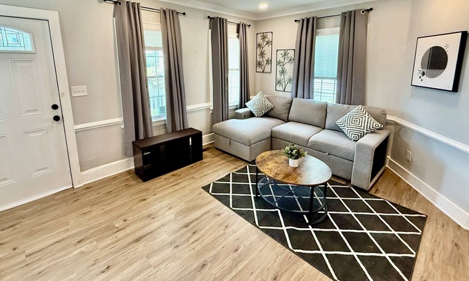 Portsmouth House | 3-bedroom house in charming Portsmouth centrally located