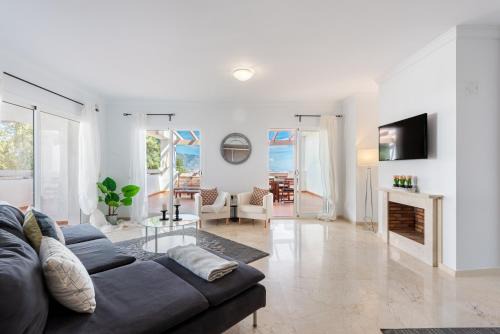 Ojen Apartment | 3 Bedroom Huge Terrace Pool & Views