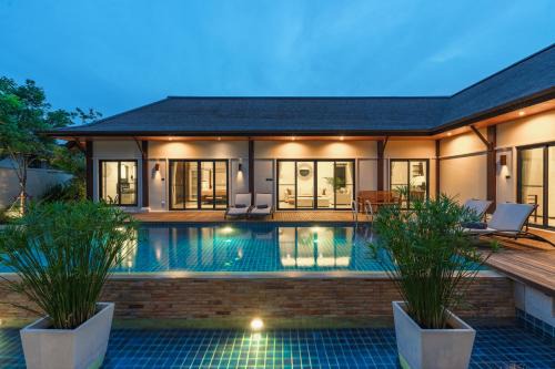 Choeng Thale Villa | 3-Bedroom Large Pool Villa With Garden