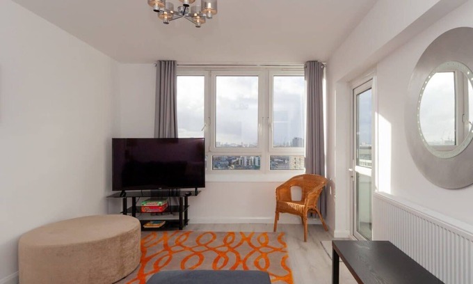 St Luke's Apartment | 3 Bedroom Old Street Apartment - City Views