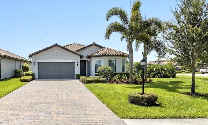Estero Apartment | 3 Bedroom Single family 428837 by Houzlet