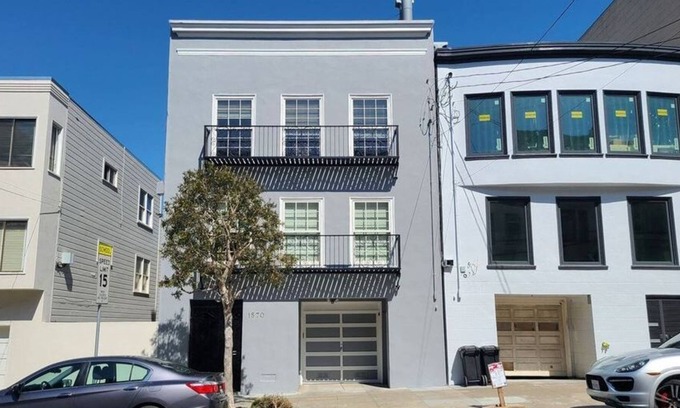 Cow Hollow Apartment | 3 Bedroom Single family L-560425 by Houzlet