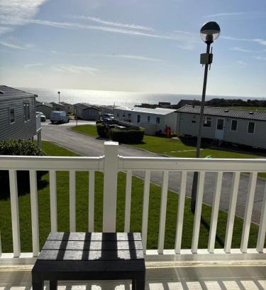 Exmouth Apartment | 3 Bedroom, Sleep 6, Wi-Fi, Decking, Sea-View, Parking