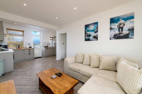 Neath House | 3 Bedroom Spacious and Homely Welsh Retreat