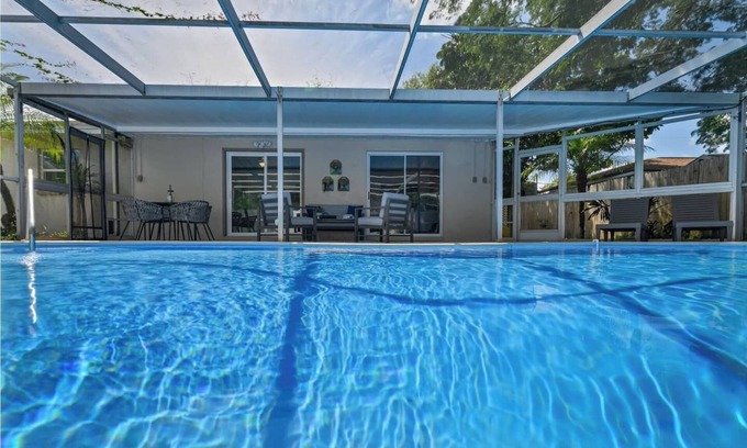 Sun Bay South House | 3 Bedroom Tampa Farmhouse - NEWLY RENOVATED