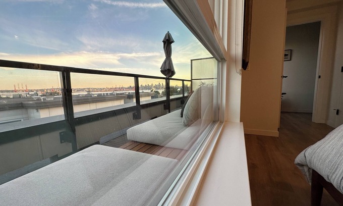 Lower Lonsdale House | 3 Bedroom Townhouse in North Vancouver - City View