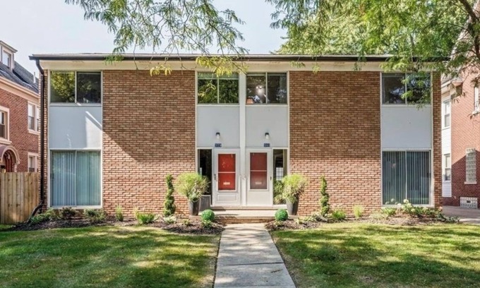Grosse Pointe House | 3-bedroom townhome in brilliant Grosse Pointe with AC, WiFi Great location,