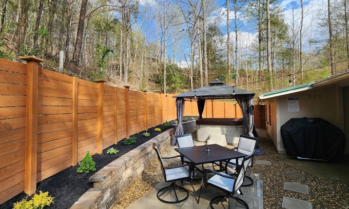 Caton House | 3-bedroom vacation home just 19 minutes from The Island at Pigeon Forge