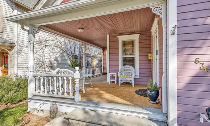 Siskiyou-Hargadine Historic District House | 3 Bedroom Victorian a few blocks from Downtown!