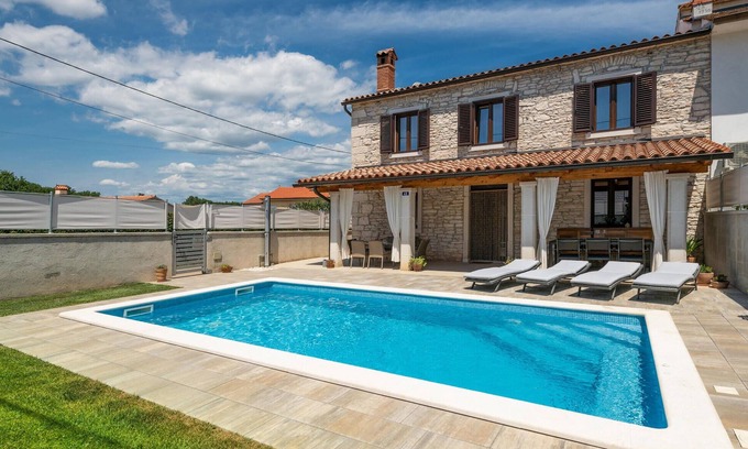 Muntic House | 3 Bedroom Villa in Pula