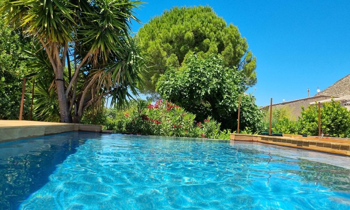 Villeveyrac Villa | 3 bedroom villa, swimming pool, pétanque court, 15 min from the sea