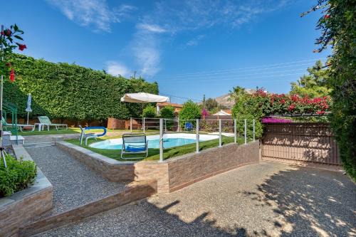 Saronikos House | 3 Bedroom Villa with private pool in Lagonisi