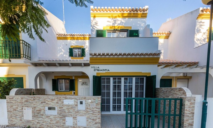 Manta Rota Ski Chalet | 3 bedroom villa with patio and WIFI by AlgarveManta (55V3)