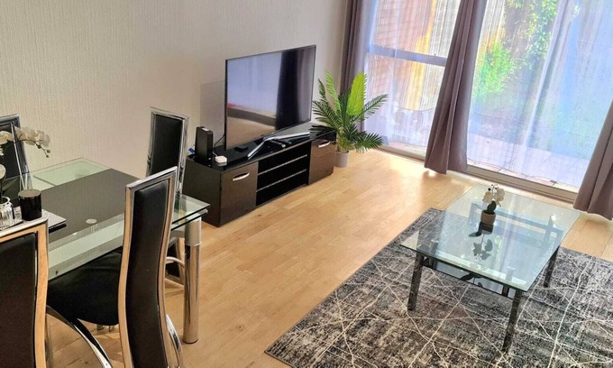 St Albans House | 3 bedrooms House Sleeps 7