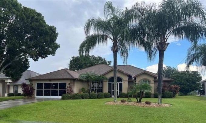 Broadmoor House | 3 beds, 2 bath, Waterfront home in Rotonda West, FL. w/heated pool.