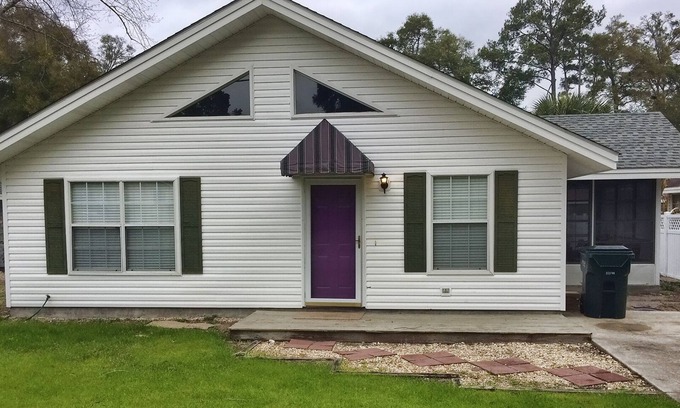 Saint Simons Island House | 3 BR, 3 BA close to everything! Walk/Bike to local attractions.
