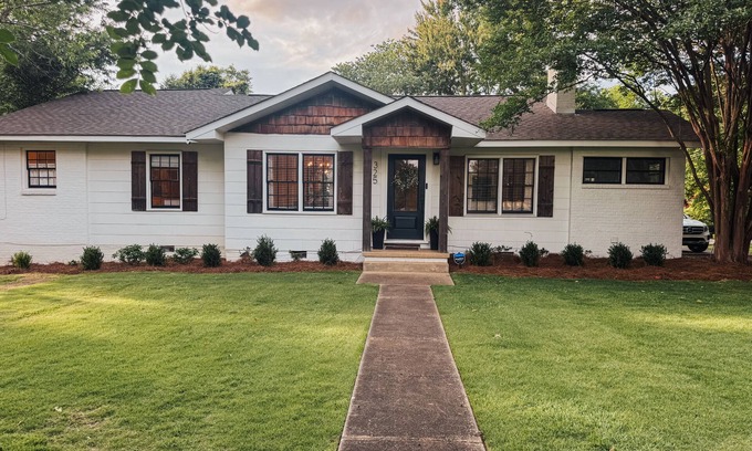 Auburn House | 3 BR Auburn Home Walking Distance to Downtown Auburn