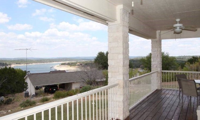 Briarcliff House | 3 BR, Lake views and minutes from marina!!!
